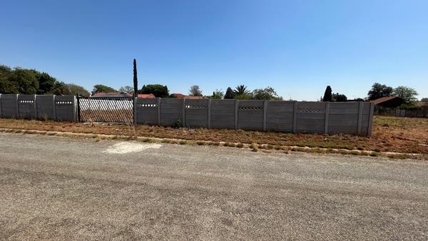 1 324 m² Land