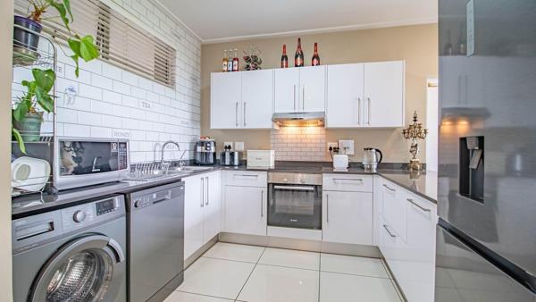 3 Bedroom ApartmentBedfordview - View 5