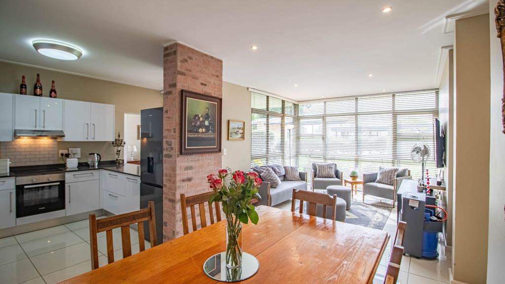 3 Bedroom ApartmentBedfordview - View 3