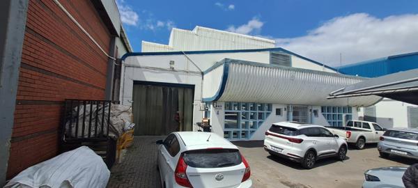 1 100  m² Industrial space