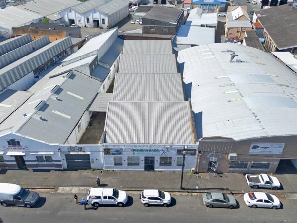 698  m² Industrial space