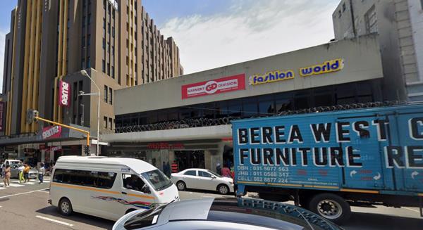 1 500  m² Retail Space