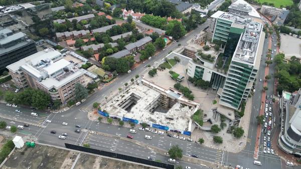 38 000  m² Commercial space