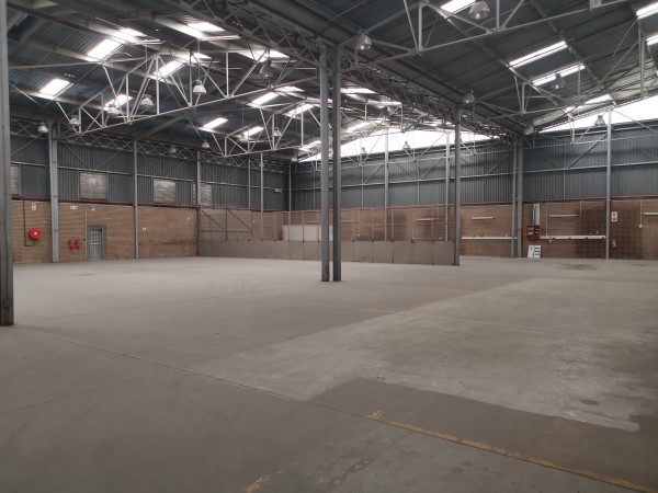 1 800  m² Industrial space