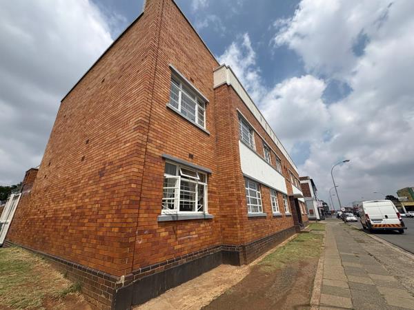 995  m² Commercial space