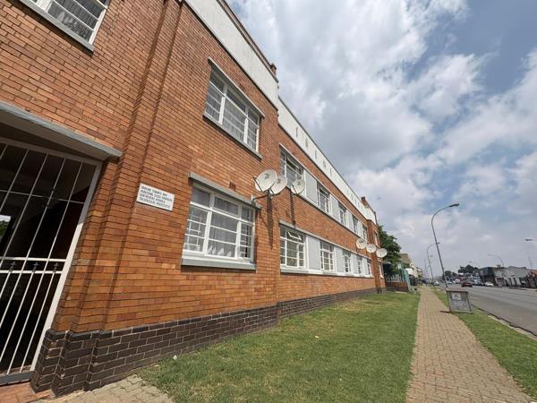 994  m² Commercial space