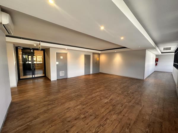 911  m² Commercial space