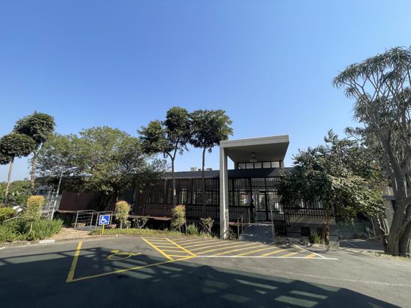 176  m² Commercial space