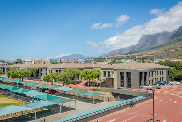 305  m² Commercial space