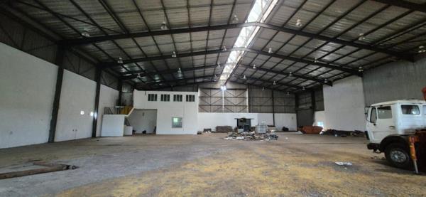 1 700  m² Industrial space