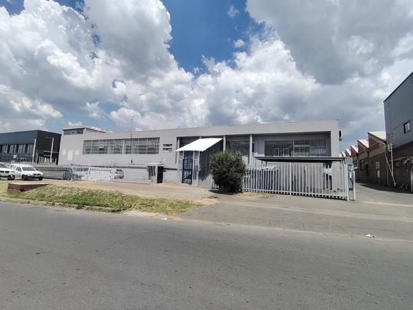 1 800  m² Industrial space