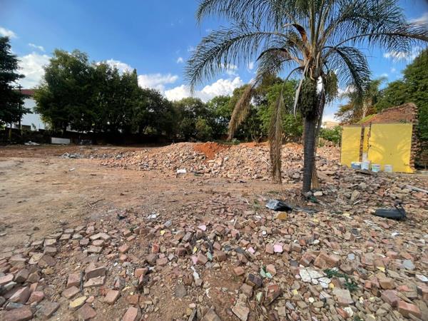 2 400 m² Land