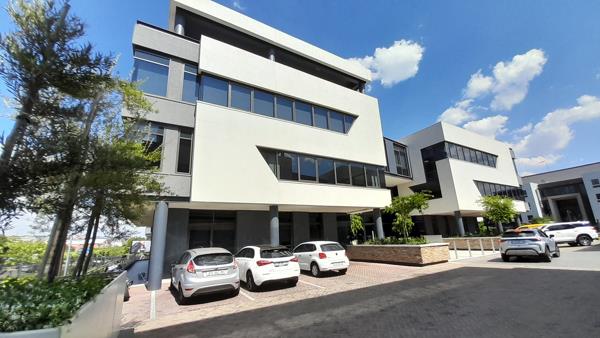 899  m² Commercial space