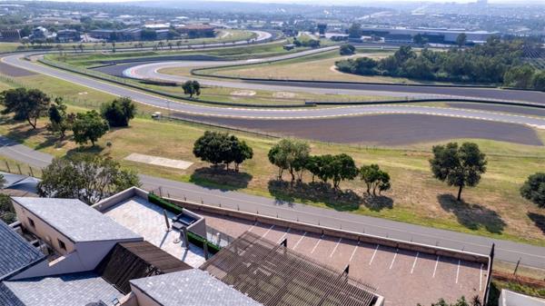2 352 m² Office Space