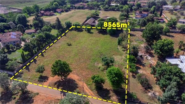8 560 m² Land