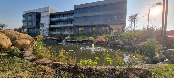 330  m² Commercial space