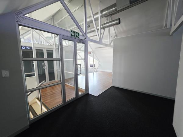 273  m² Commercial space