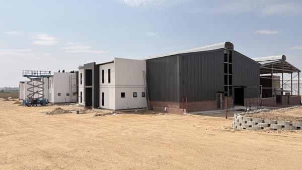 596  m² Industrial space