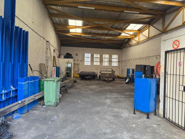 214  m² Commercial space