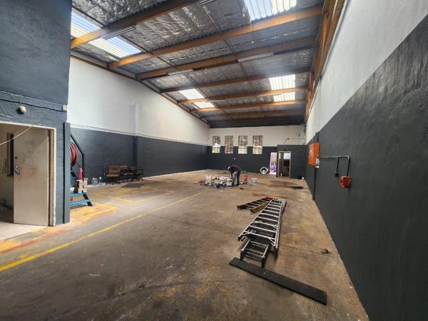 350 m² Commercial space