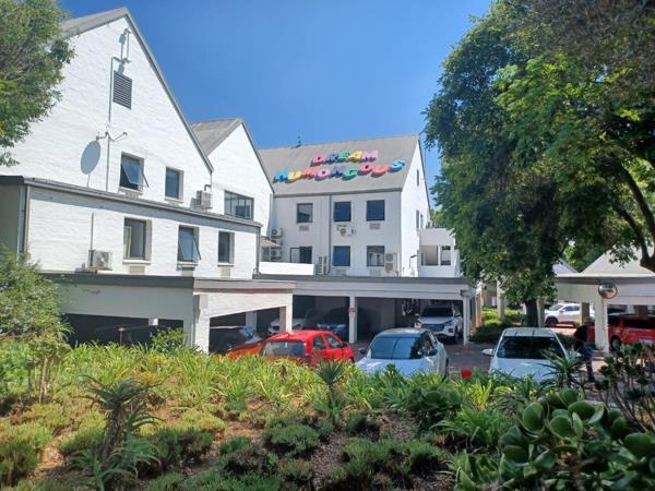 1 209 m² Office Space