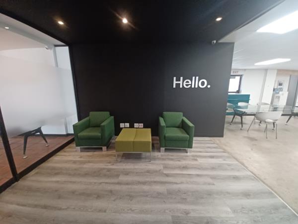 700 m² Office Space