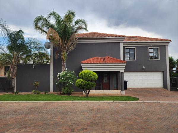 5 Bedroom Townhouse