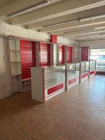 140 m² Commercial space