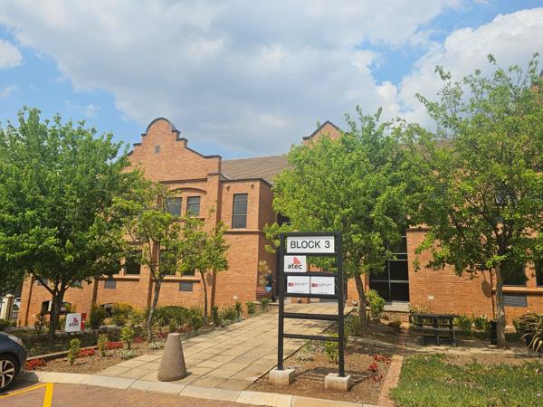 98  m² Commercial space