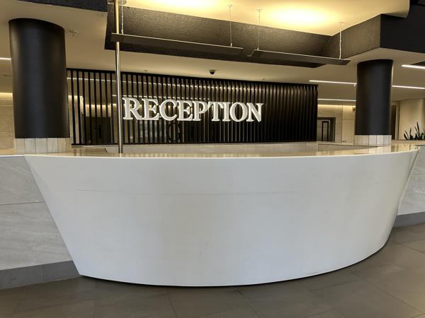 212  m² Commercial space