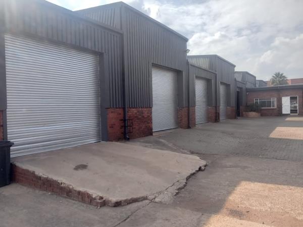 2 400  m² Industrial space