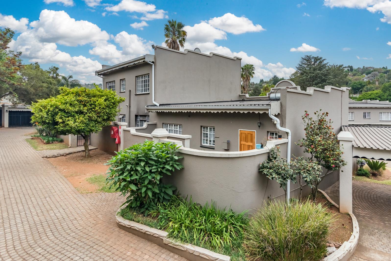 2 Bedroom Townhouse in Helderkruin