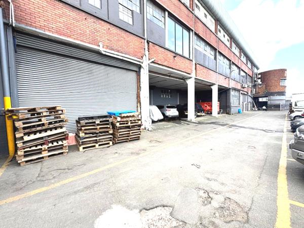 1 800  m² Commercial space