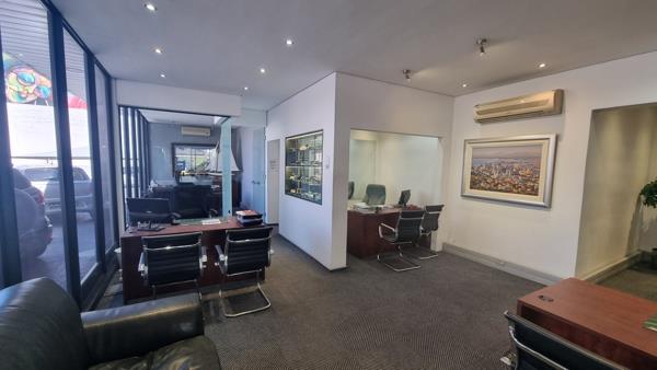 1 630  m² Retail Space