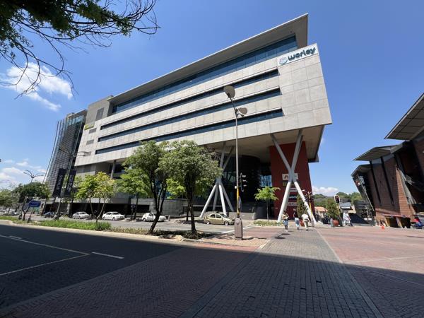 184  m² Commercial space