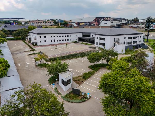 598  m² Commercial space