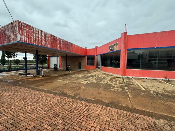 585  m² Commercial space