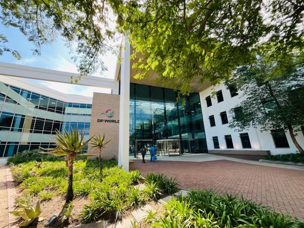 1 400  m² Commercial space