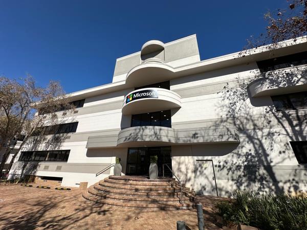 924  m² Commercial space