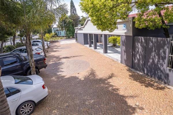 300  m² Office Space