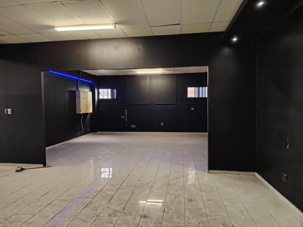 198  m² Commercial space