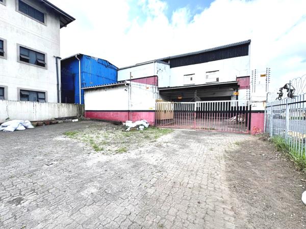 900  m² Commercial space