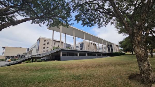 5 301  m² Commercial space