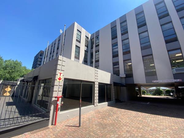 2 100  m² Commercial space