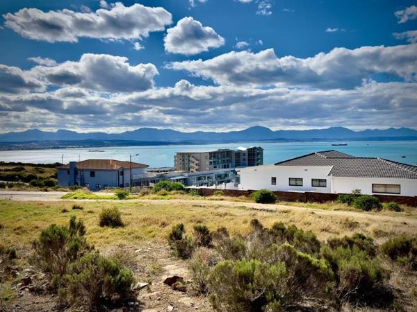 698 m² Land