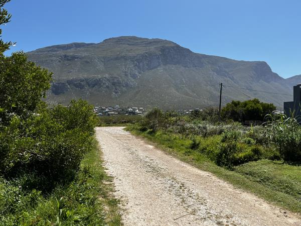 600 m² Land