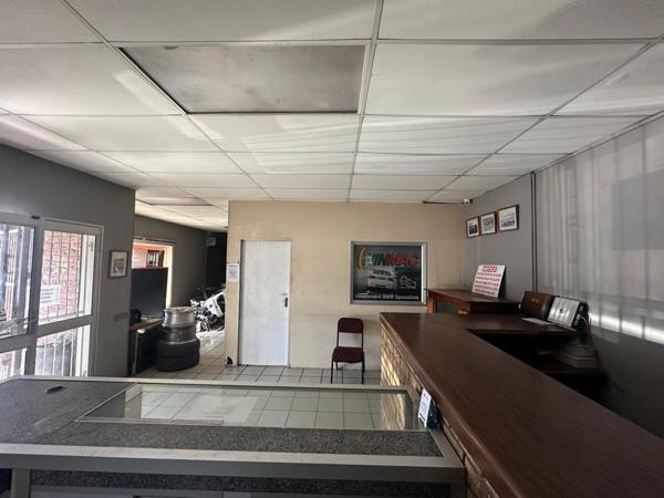 1 000  m² Commercial space