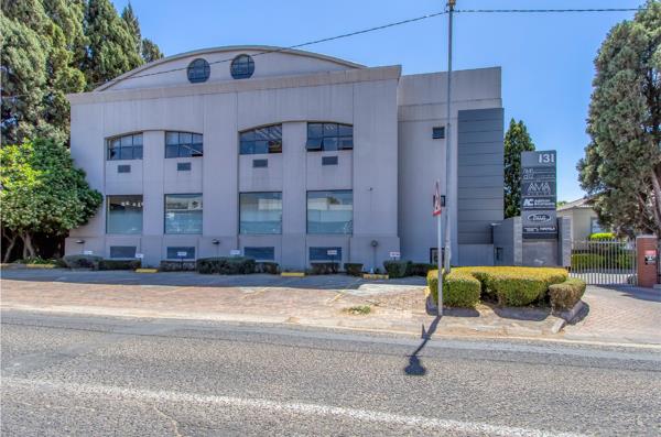 650  m² Office Space