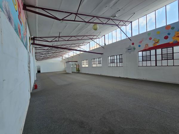 312  m² Commercial space