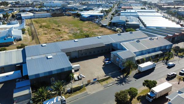 3 260  m² Industrial space